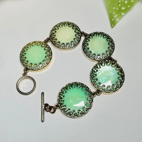 Vintage Abalone Sea Green Round Scrolled Gold Plated Toggle Bracelet - Picture 1 of 15